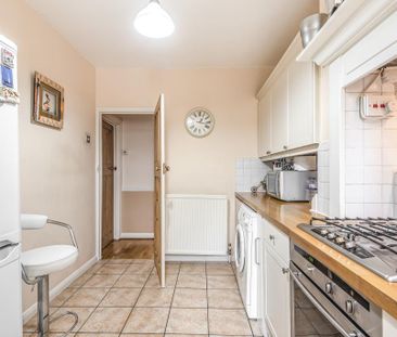 3 bedroom semi-detached house to rent - Photo 6