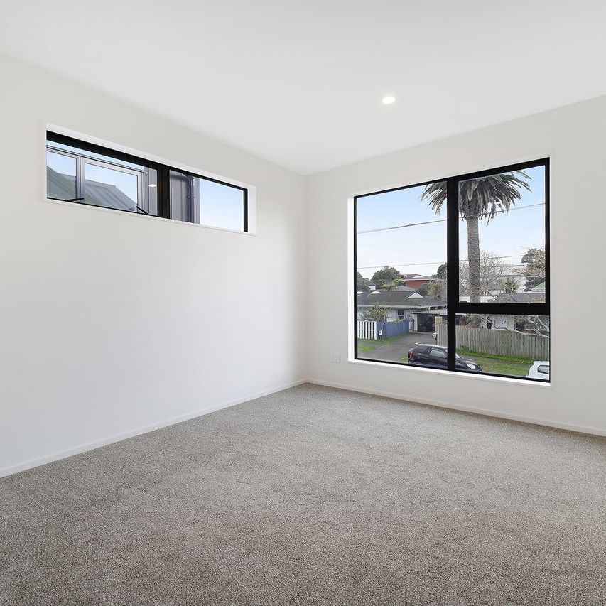 Brand-New 2-Bedroom Townhouse in Onehunga - Photo 1
