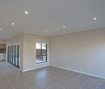 Modern Family Home - Photo 6