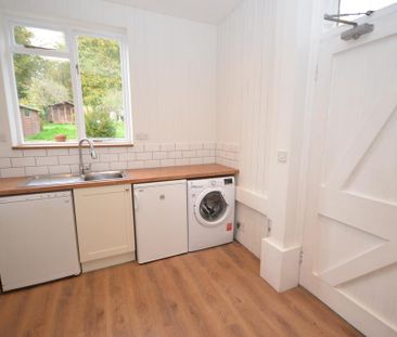 4 bedroom detached house to rent - Photo 5