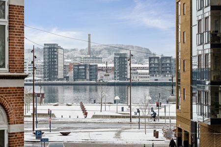 Skøn nyrenoveret 4 værelses lejlighed med sydvendt altan - Photo 2