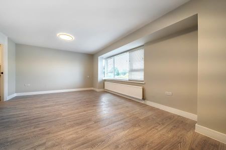 Racks Court, Guildford, GU1 - Photo 4