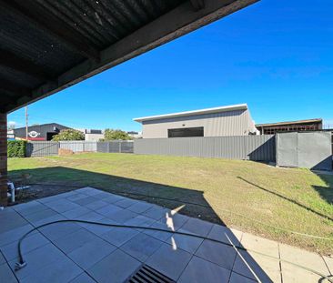 Charming Red Brick Cottage - Photo 6