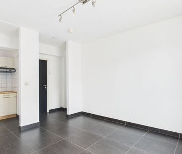 Appartement te huur in La Louvière voor € 625 met 1 slaapkamer - Photo 4