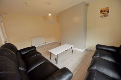 3 bedroom House in Monkbridge Street Bed), Leeds - Photo 1