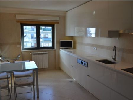 3 bedroom luxury Flat for rent in Monte Estoril, Cascais, Lisbon - Photo 2