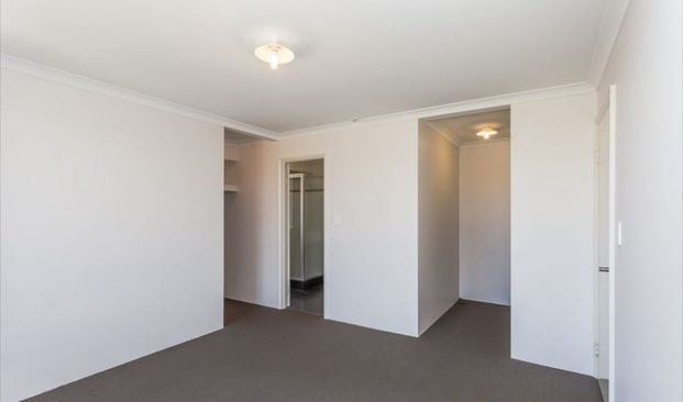 Bright & Modern - Photo 1