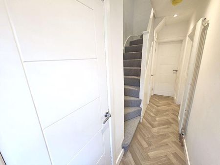 3 bedroom terraced house to rent - Photo 3