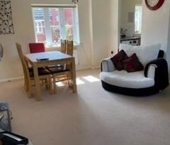 2 bedroom coach house to rent - Photo 2