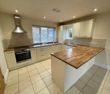 3 bedroom semi-detached house to rent - Photo 6