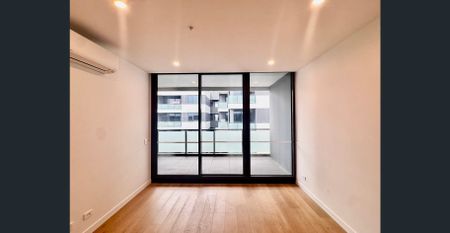 Sophisticated, Contemporary Living in Clayton South - Photo 2