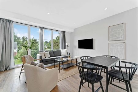 153 Sanford Avenue — 4 Bedroom - Photo 4