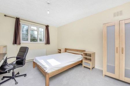 4 bedroom flat to rent - Photo 3