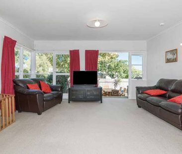 Three bedroom family home in Henderson - Photo 2