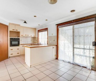 2/4 Shankland Boulevard, MEADOW HEIGHTS - Photo 1