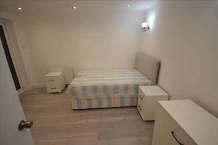 3 bedroom flat to rent - Photo 4