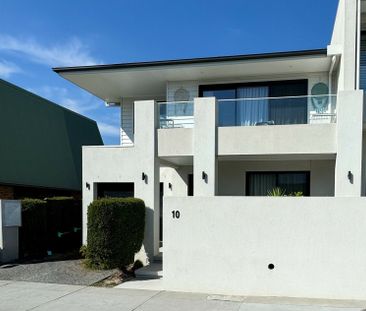 LUXURY BEACHSIDE LIVING - Photo 1