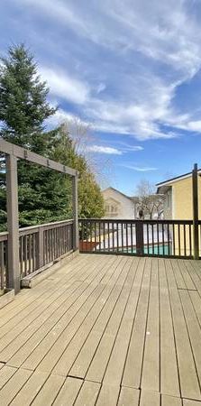 PET Friendly 3 Bedroom House with a beautiful open deck! - Photo 1