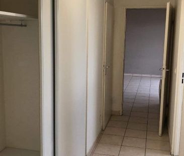 Appartement 3 pièces 61m2 MARSEILLE 4EME 931 euros - Photo 1