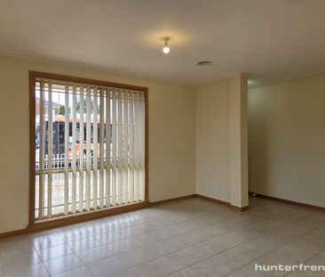 SPACIOUS UNIT IN ALTONA MEADOWS - Photo 2