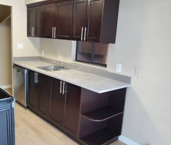 SPACIOUS FULLY RENOVATED TWO BEDROOM TOWNHOUSE - Photo 3