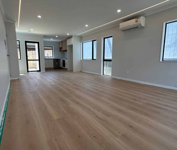 Beautiful Modern Family Home in a Prime Howick Location - Photo 2