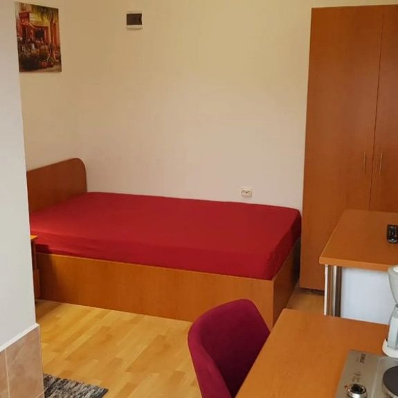 Eroii revolutiei giurgiului la casa vila - Fotografie 1