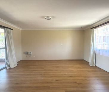 Neat & Tidy 3 Bedroom House! Close To Blacktown CBD - Photo 1