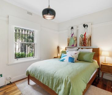 Charming 2 Bedroom Character Home - Photo 5