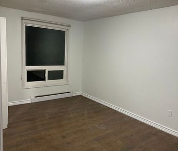 For Lease - 22 Hazelglen Court, Brampton, Ontario - Photo 3