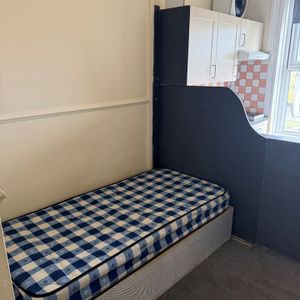 Room in a Shared House, Stuart Crescent, N22 - Photo 2