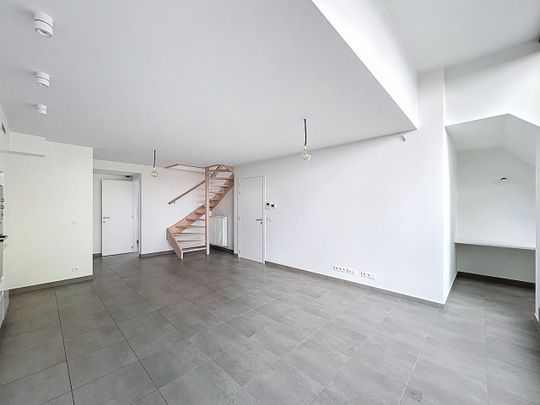 Recent duplexappartement, gelegen aan het Maes en Boereboomplein te Heist. - Photo 1