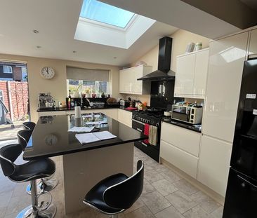 4 Bed Semi-Detached House, Violet Lane, CR0 - Photo 6