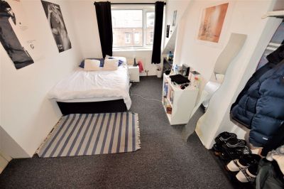 2 bedroom House in Brudenell Street, Leeds - Photo 2