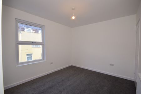 3 bedroom terraced house to rent - Photo 4