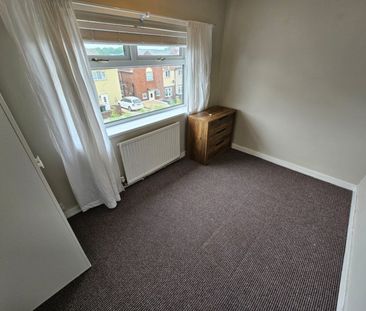 4 bed Semi-Detached - To Let - Photo 2
