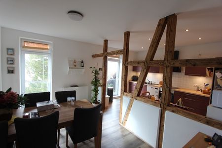 Fachwerkambiente zum Wohlfühlen, top renoviert, mit Arbeitsbereich! - Photo 2