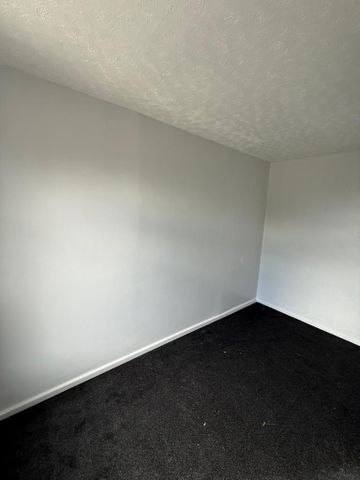 3 bedroom end of terrace house to rent - Photo 4