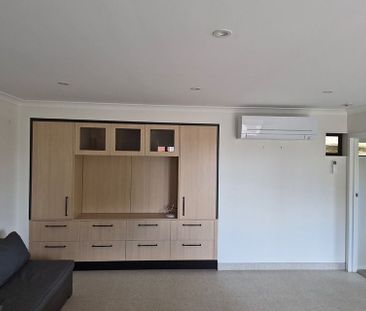 1 Bedroom Spacious Unit in Onehunga - Photo 6