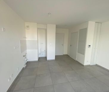 Location Appartement 2 pièces 40m² DECINES CHARPIEU 69150 - Photo 1