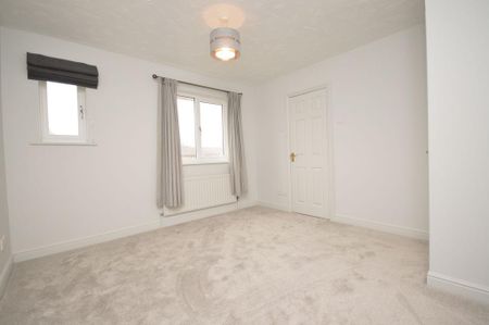 3 bedroom end of terrace house to rent - Photo 4