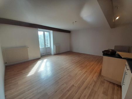 Location Appartement 4 pièces 76m² BOURG EN BRESSE 01000 - Photo 2