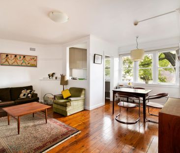 Oversized Art Deco Apartment With Leafy Outlook - Photo 1