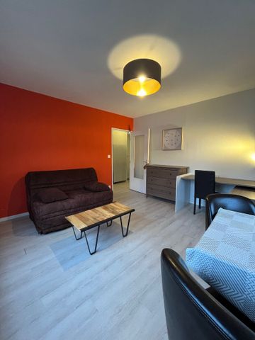 Location Appartement 1 pièce 31m² - Photo 2