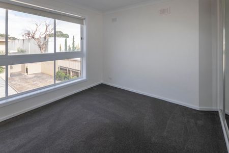 Refurbished 2 Bedroom Unit - Photo 2