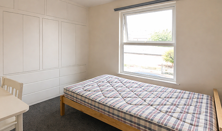 Recently Renovated 3 bedroom student property with 2 bathrooms - Photo 4