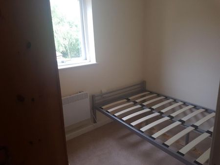 2 bedroom flat to rent - Photo 4