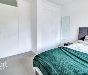 3 bedroom end of terrace house to rent - Photo 4