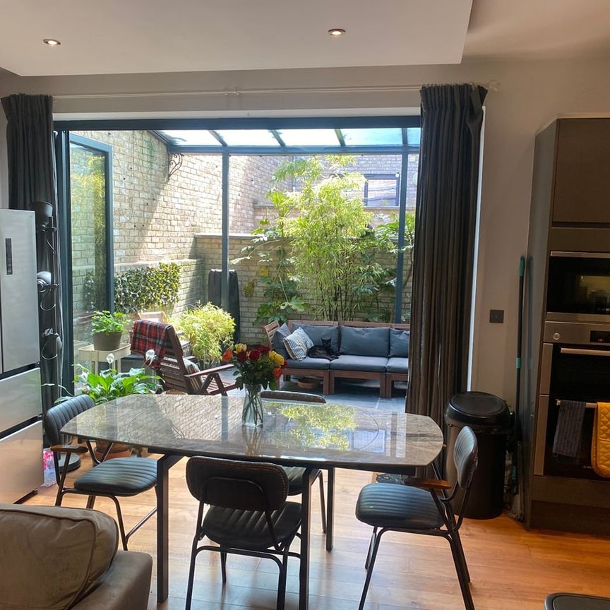 Room in a Shared House, Duchess Drive, E13 - Photo 1