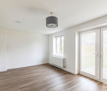 4 bedroom semi-detached house to rent - Photo 1